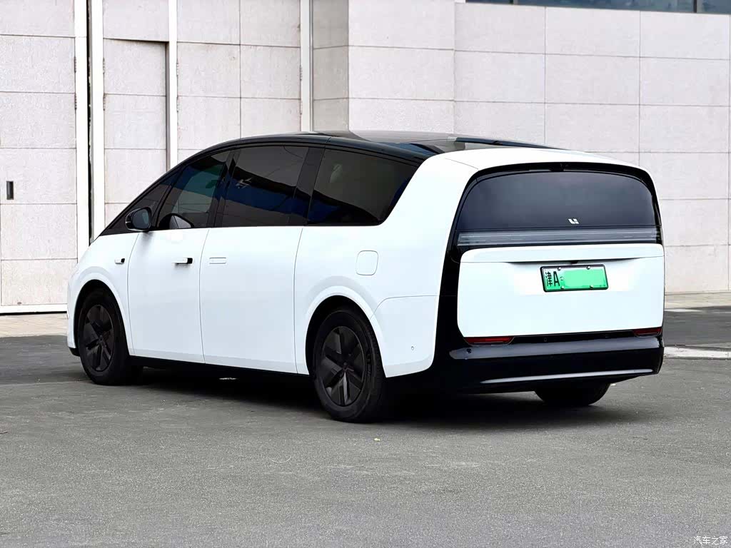 Li Auto MEGA, 2026 4