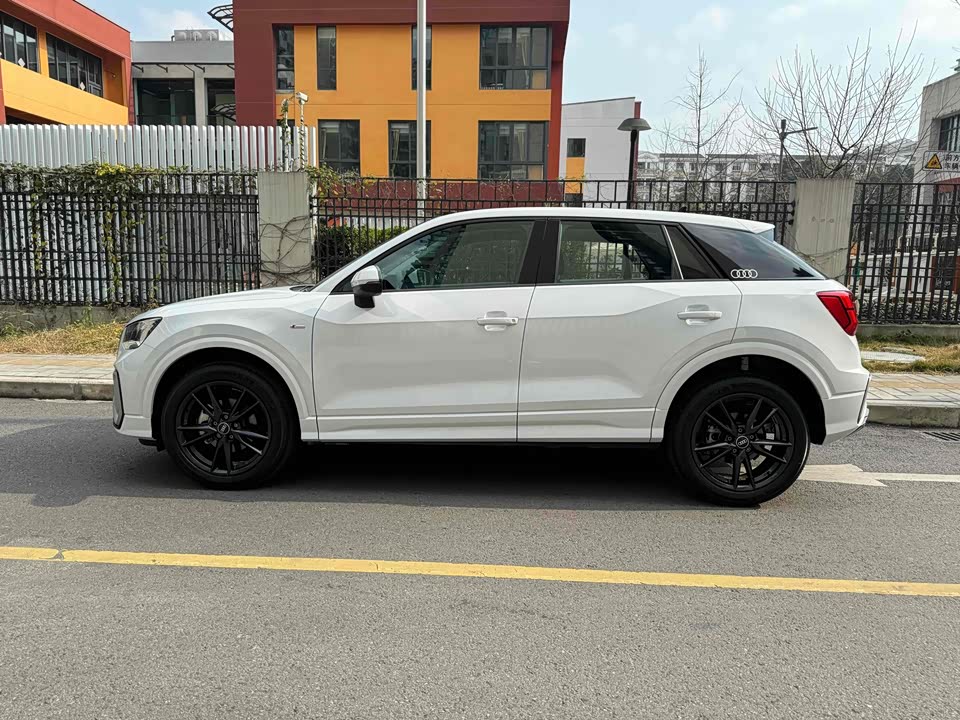 Audi Q2L