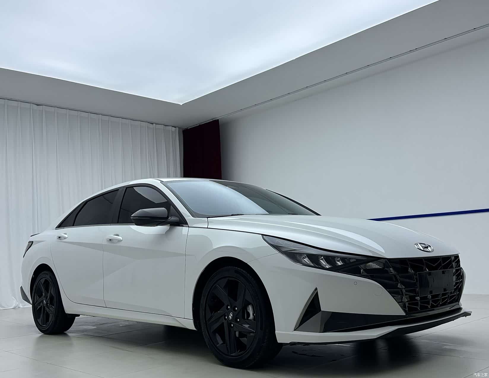 Hyundai Elantra, 2023 3