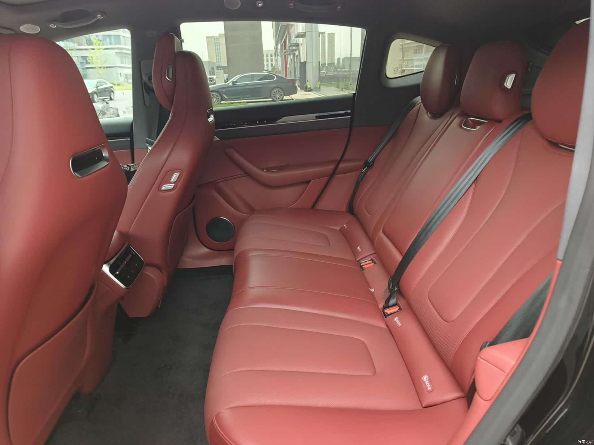 Luxeed R7, 2025 8