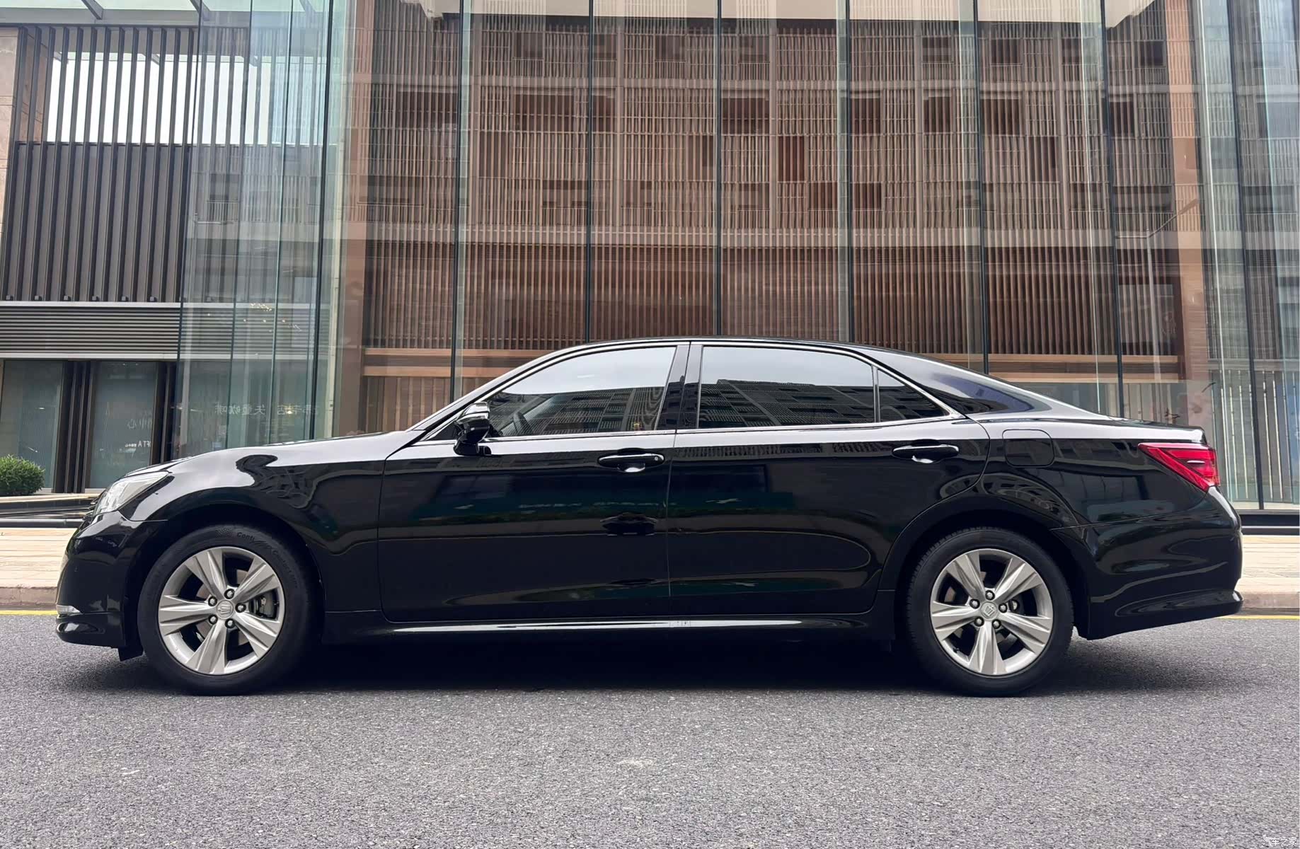 Toyota Crown, 2017 3