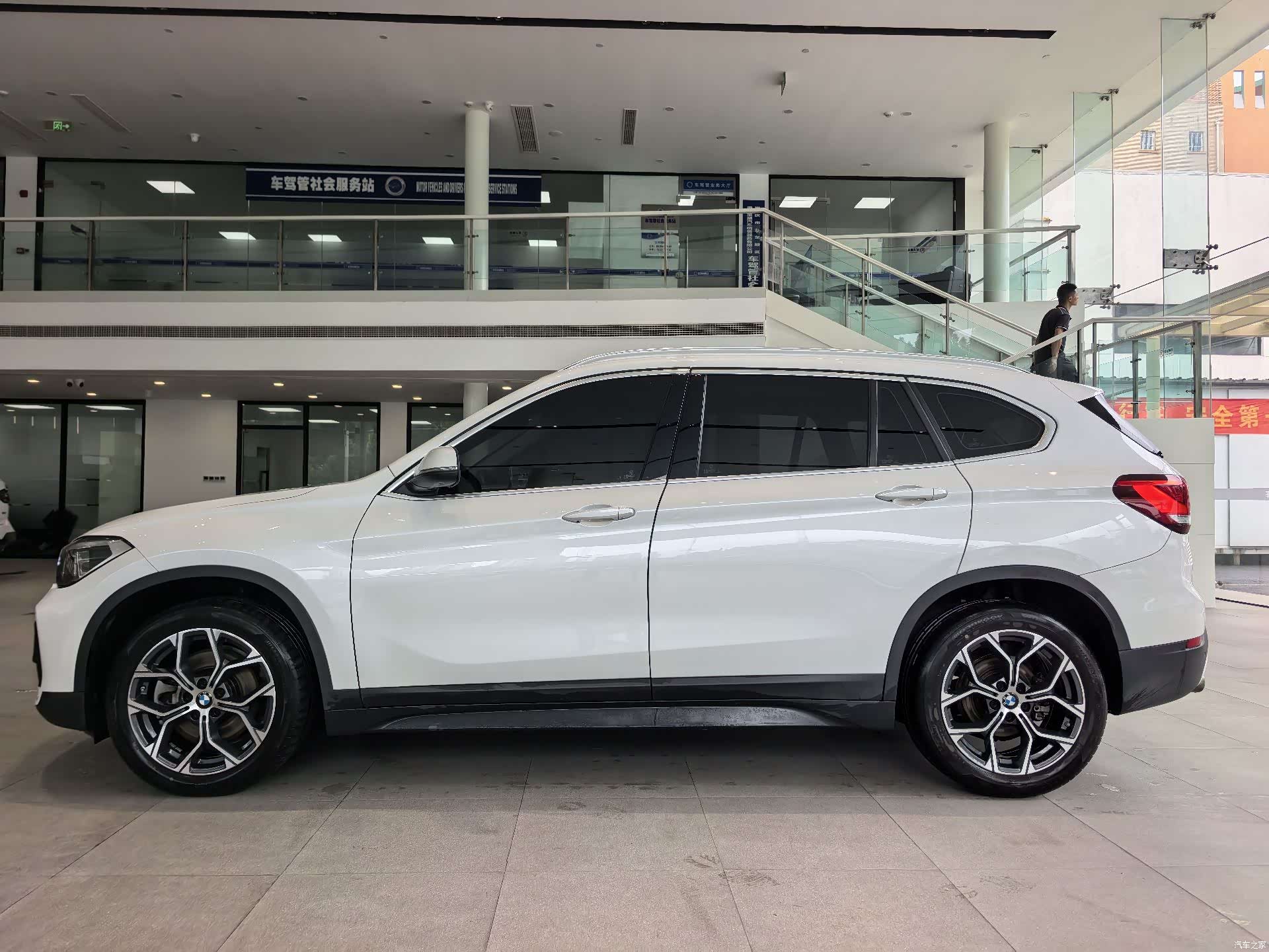 BMW X1, 2023 все фото