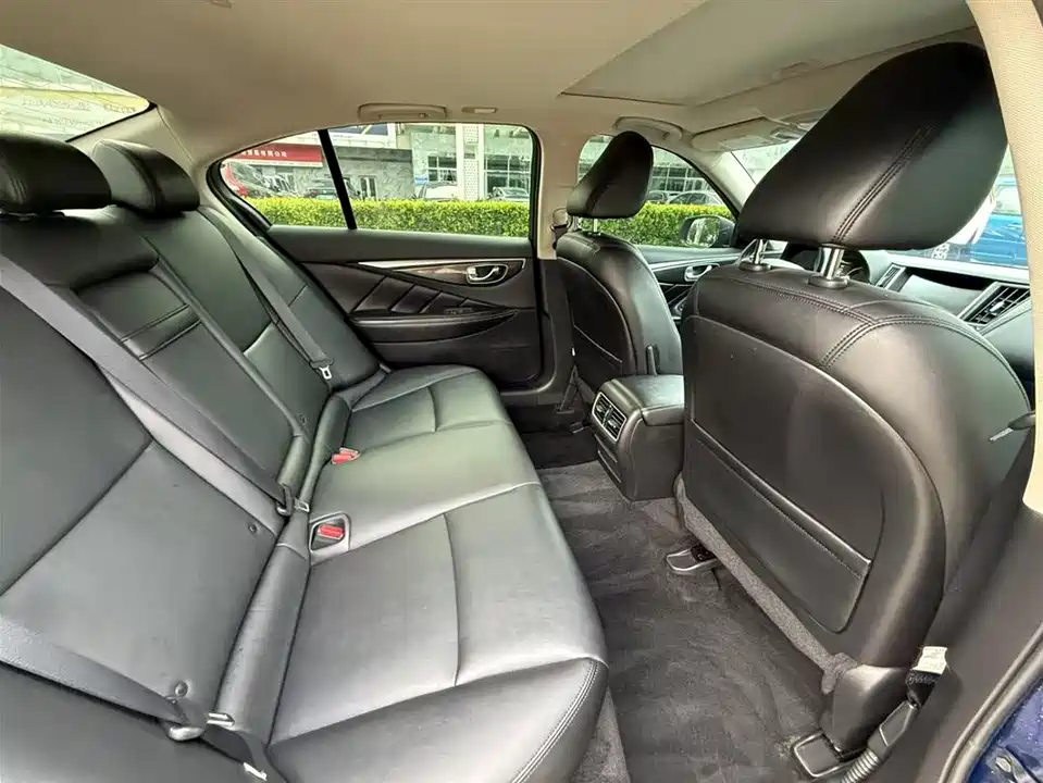 Infiniti Q50L