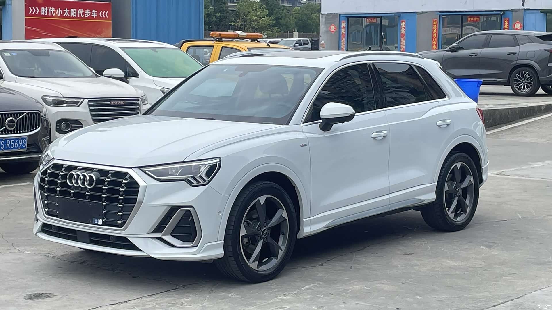 Audi Q3, 2023 1