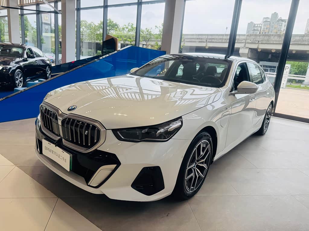 BMW i5