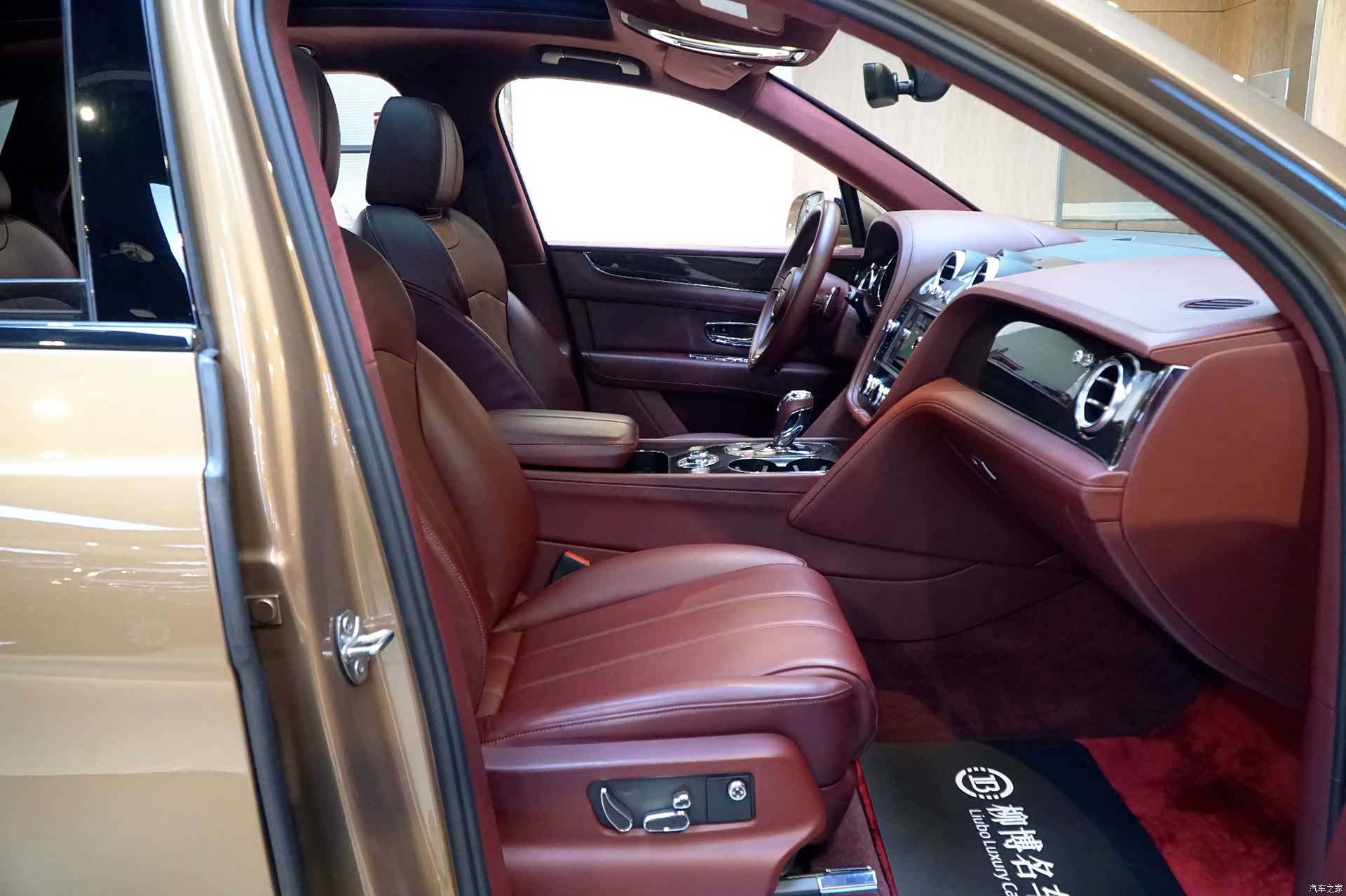 Bentley Bentayga, 2019 15