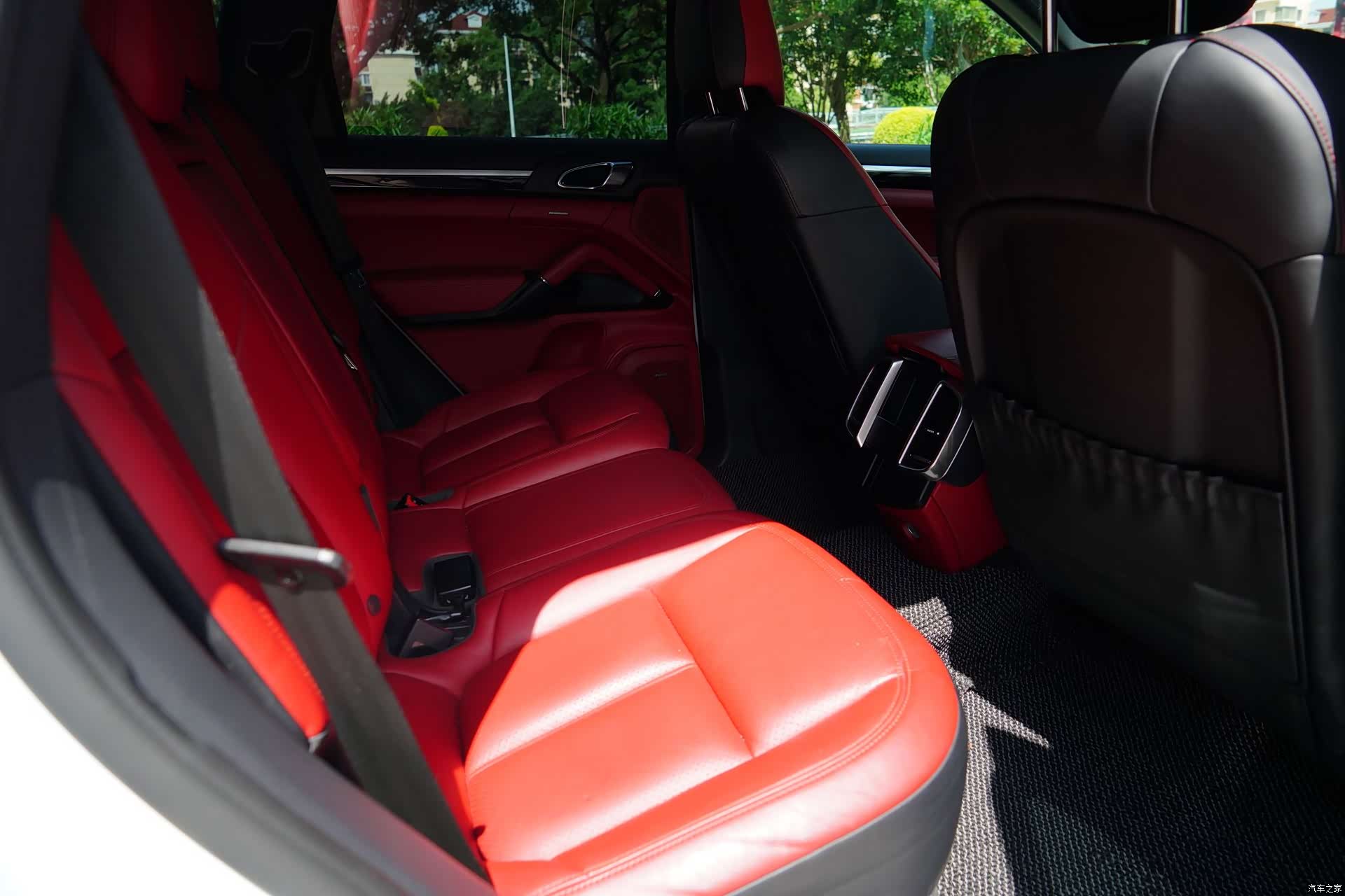 Porsche Cayenne, 2016 7