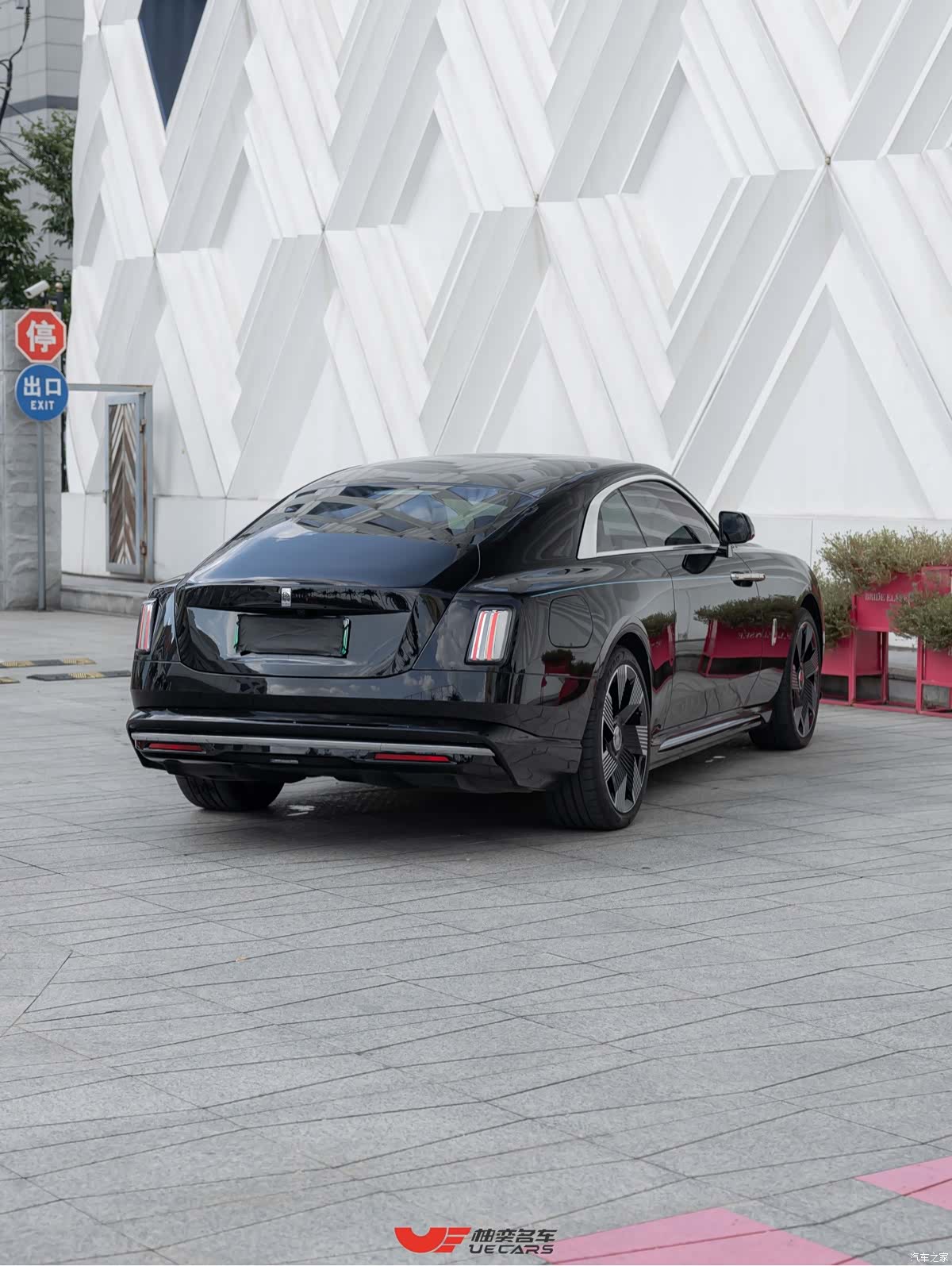 Rolls-Royce Spectre, 2024 4