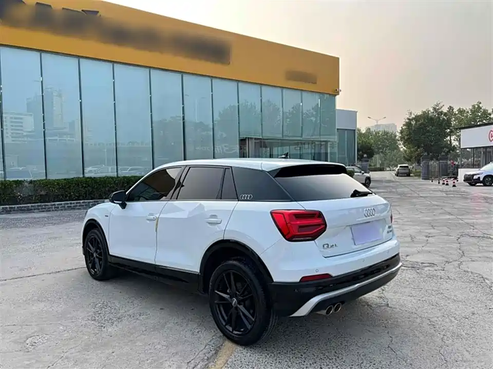 Audi Q2L
