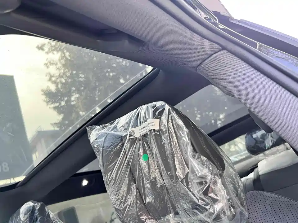 VOYAH Lantu chasing light