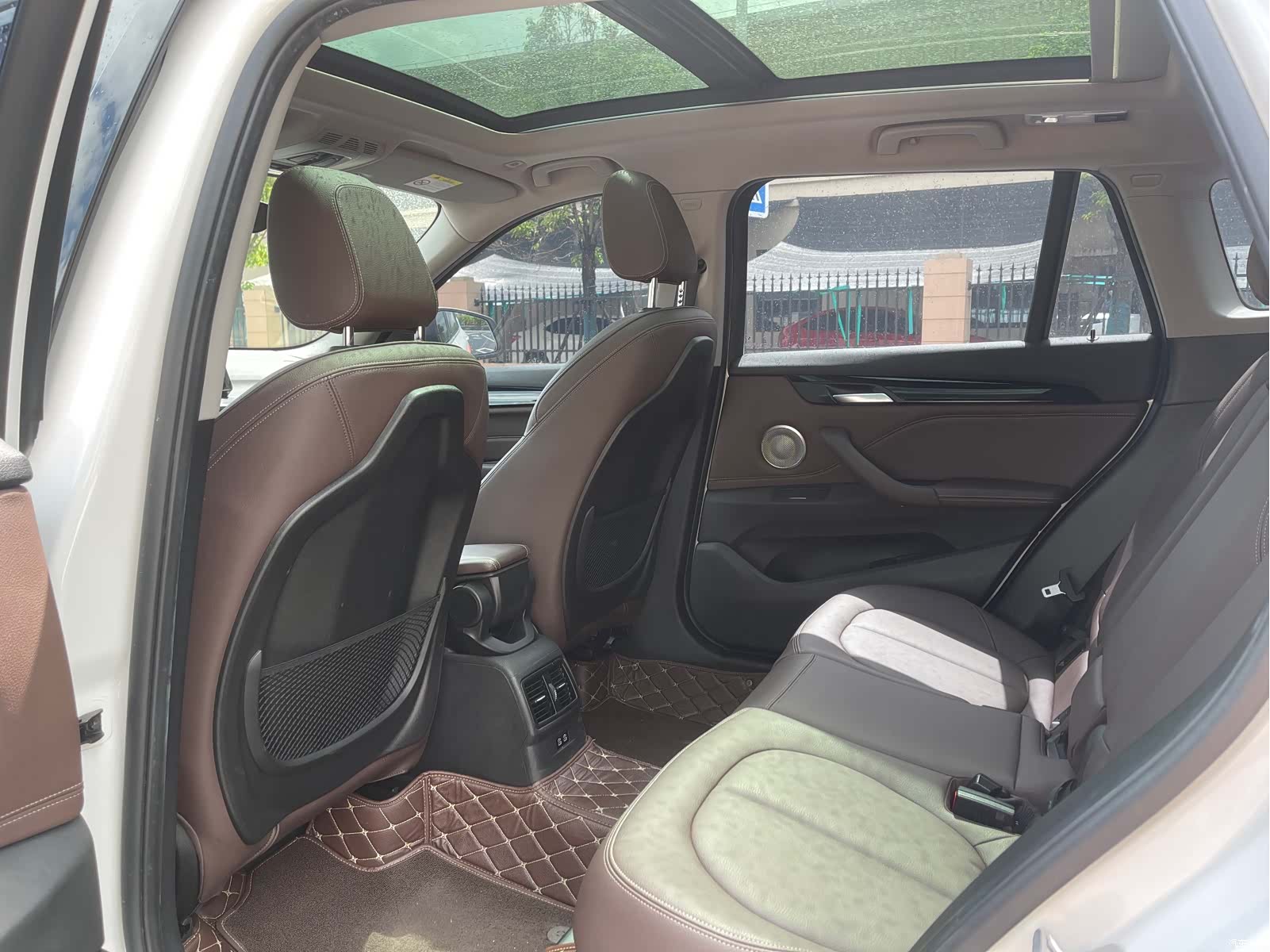 BMW X1, 2021 все фото