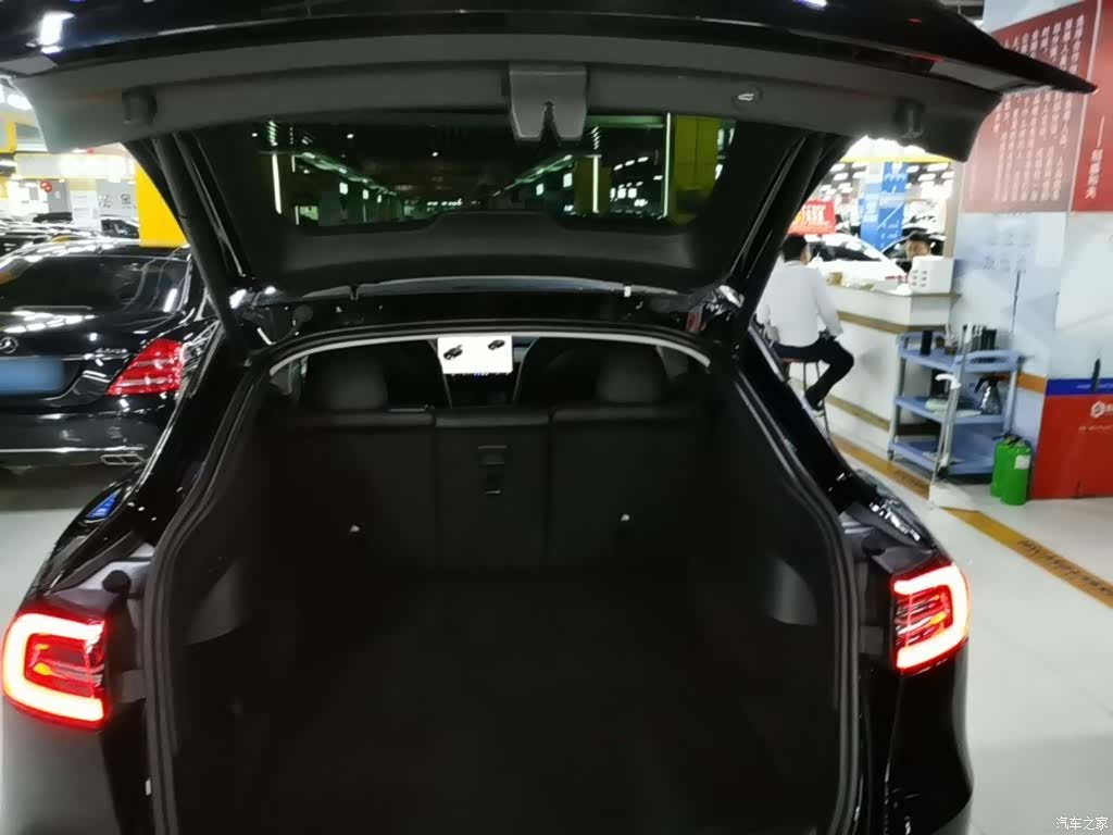 Tesla Model Y, 2023 19