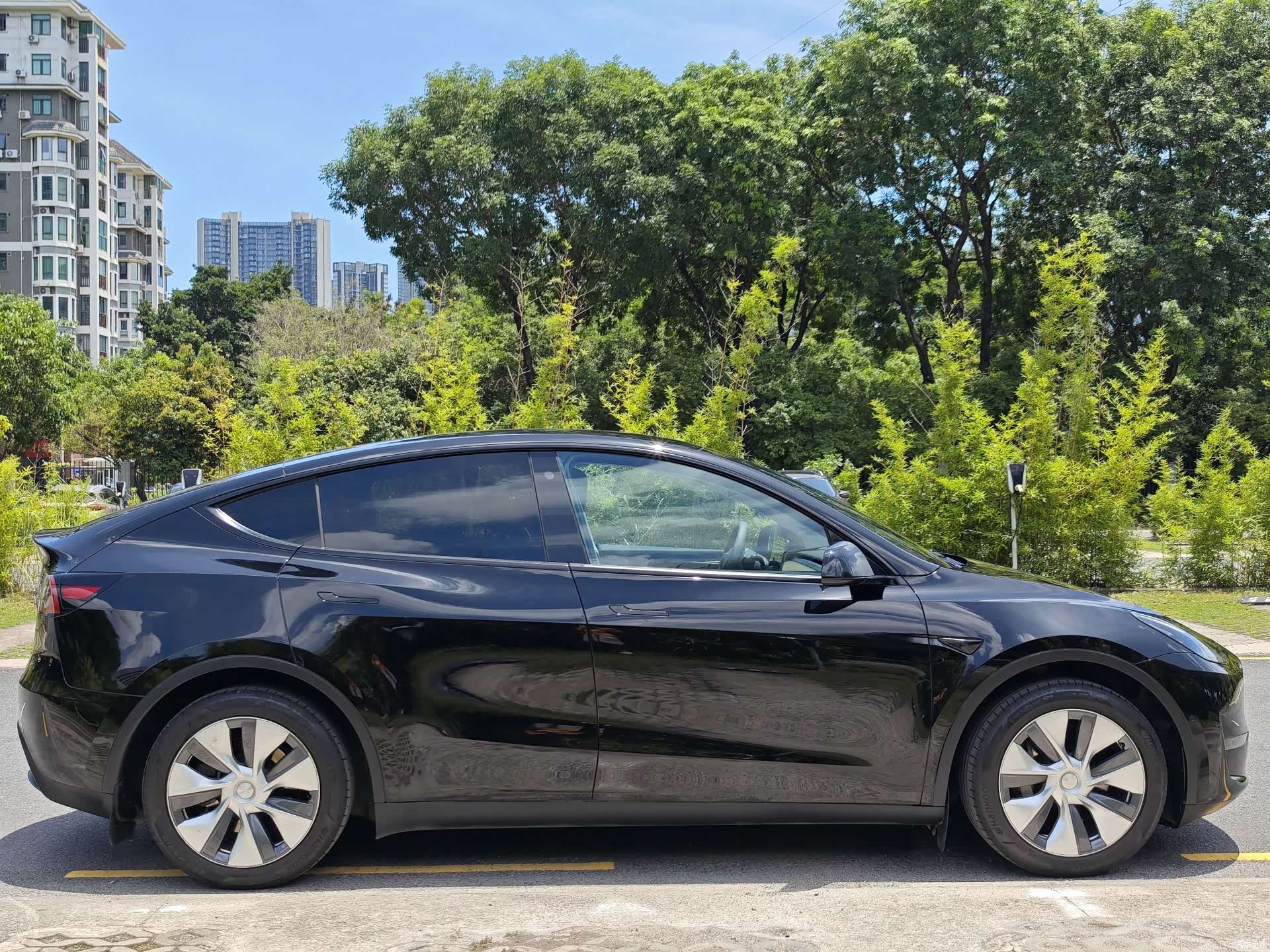 Tesla Model Y, 2023 4