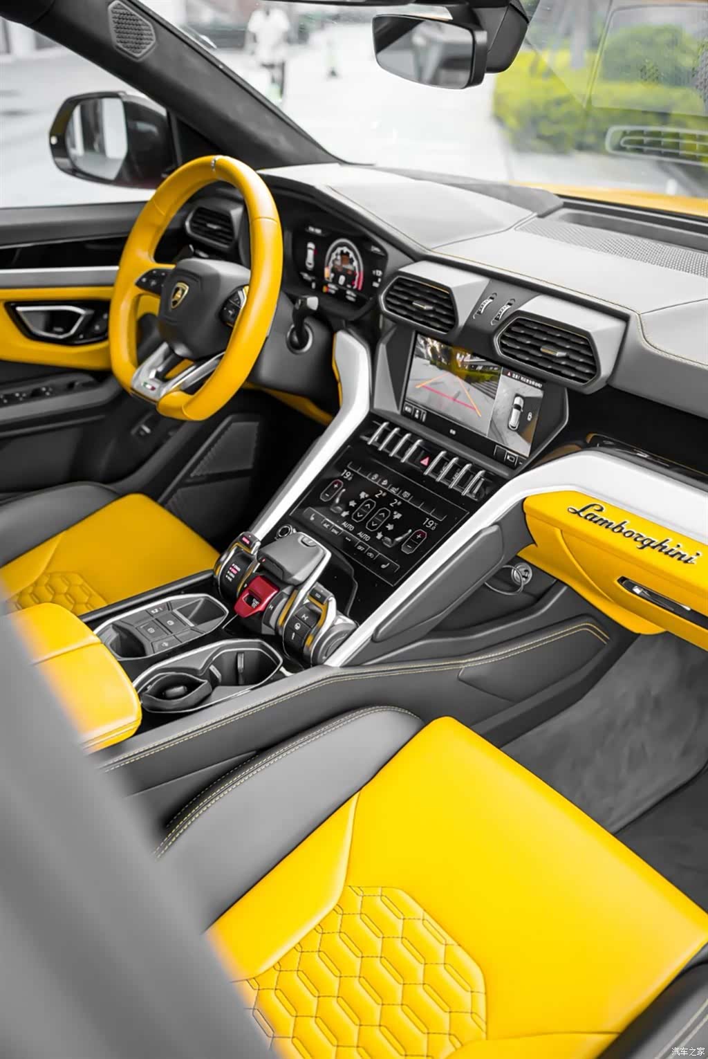 Lamborghini Urus, 2019 6