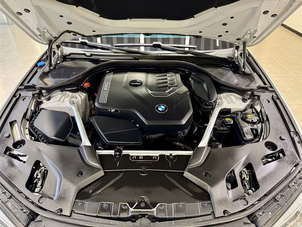 BMW 5 Series, 2023 11