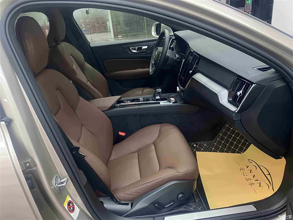 Volvo S60, 2025 10