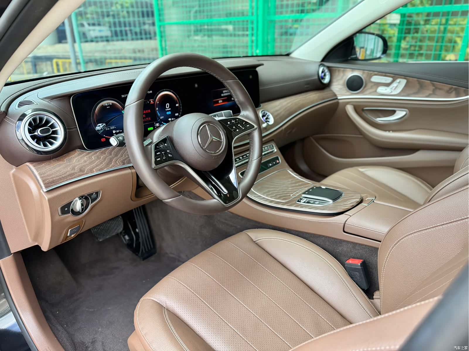 Mercedes-Benz E-Class, 2023 4