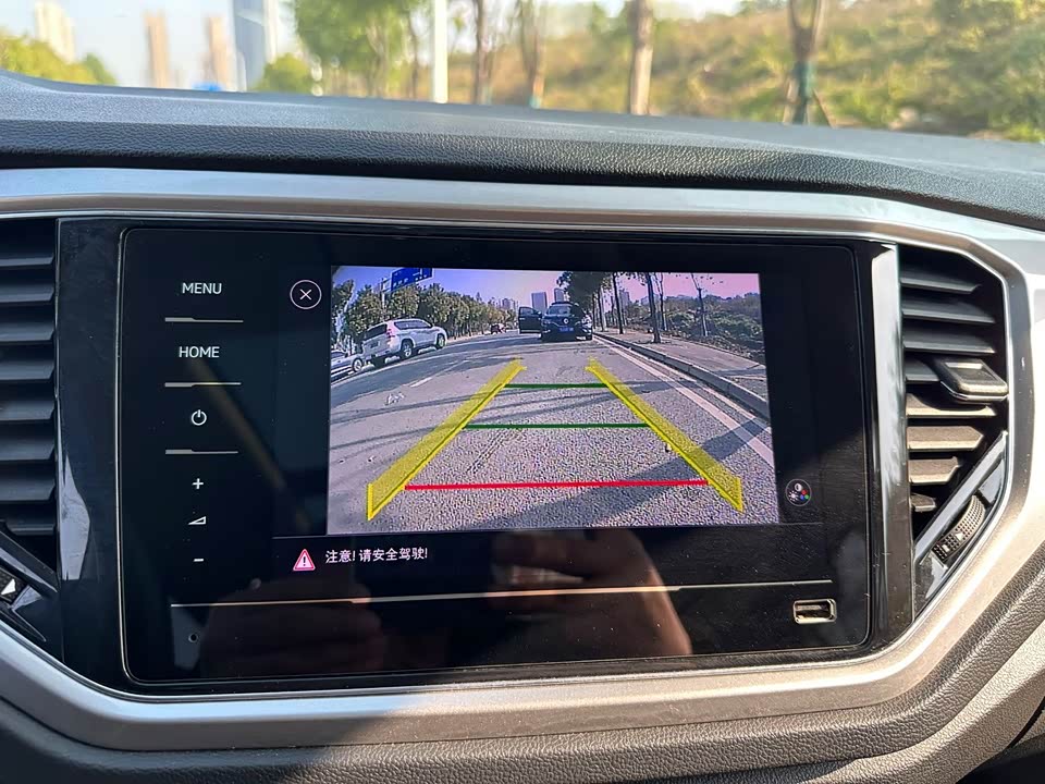 Volkswagen T-ROC exploring Songs