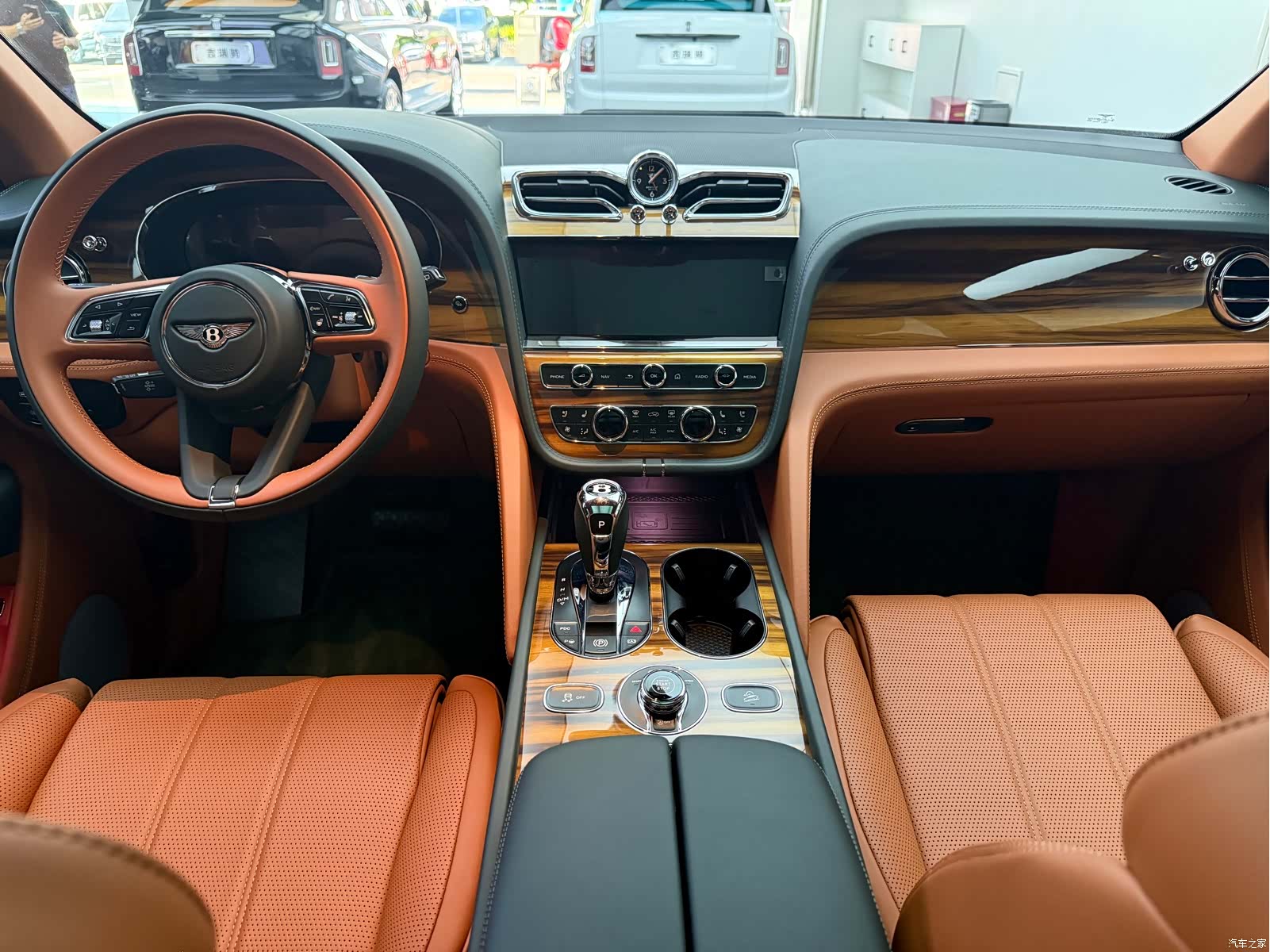 Bentley Bentayga, 2021 15