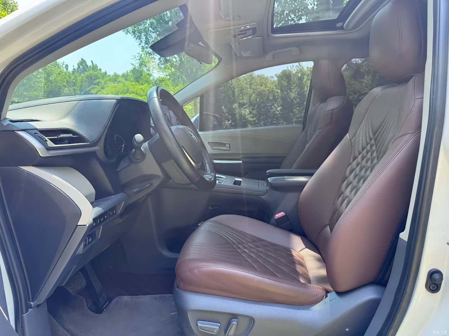Toyota Sienna, 2023 3