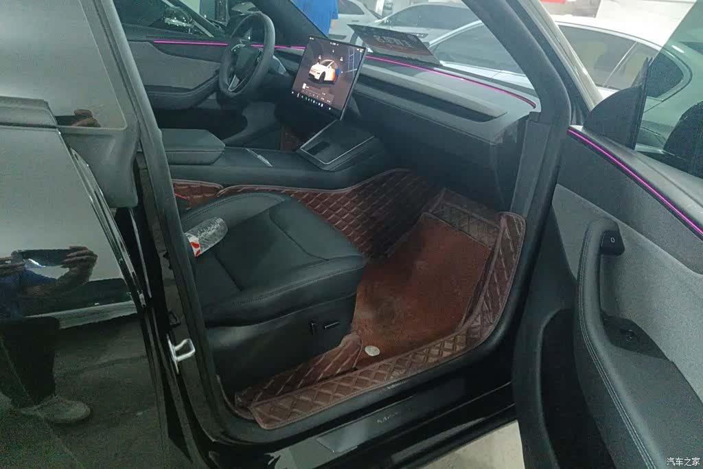 Tesla Model Y, 2026 8