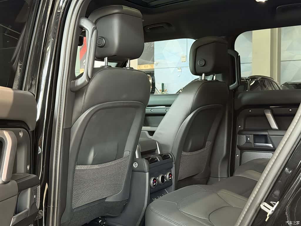Land Rover Defender, 2024 9