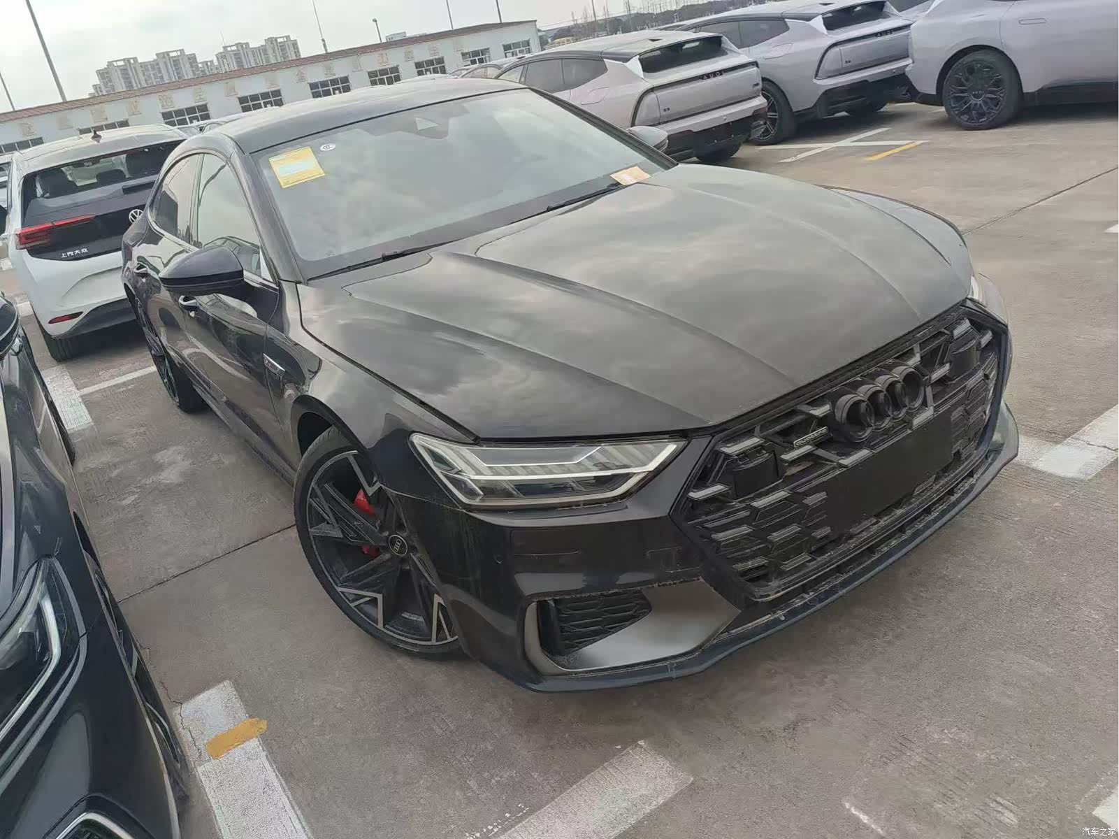 Audi A7L, 1900 1