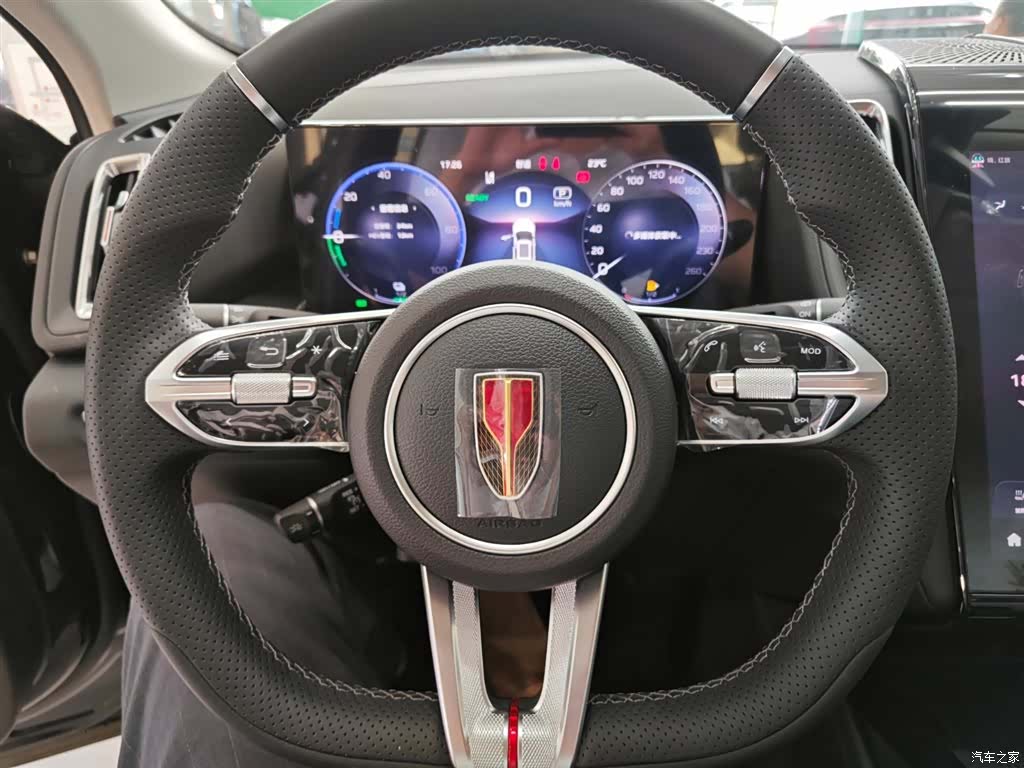 Hongqi HS3, 2026 9