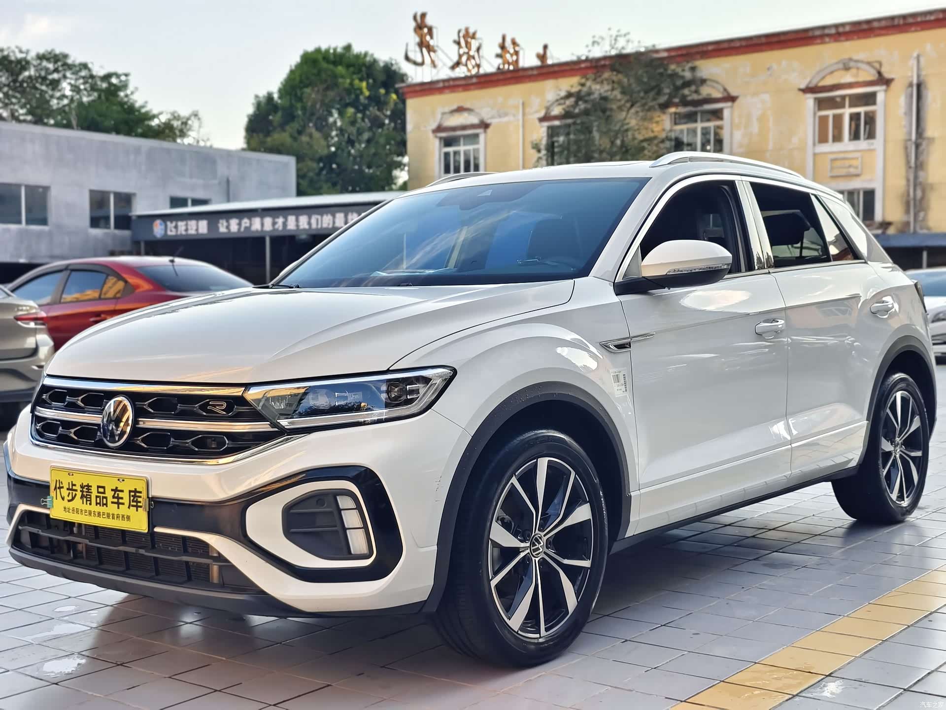 Volkswagen T-ROC, 2024 1