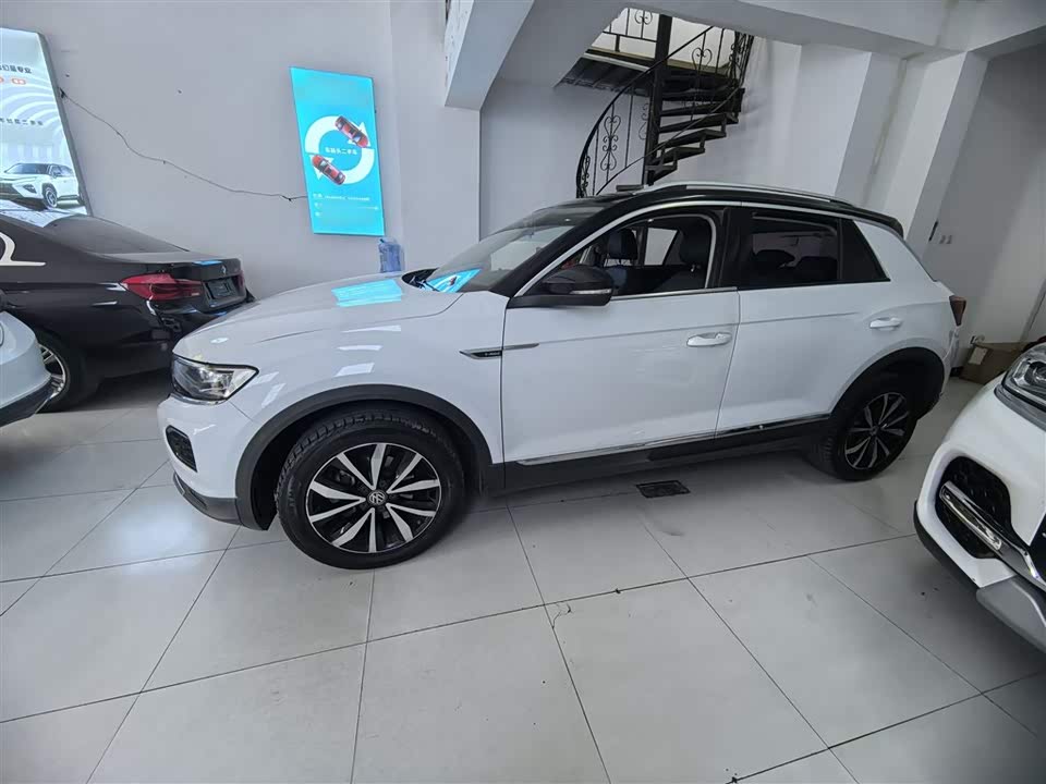 Volkswagen T-ROC exploring Songs