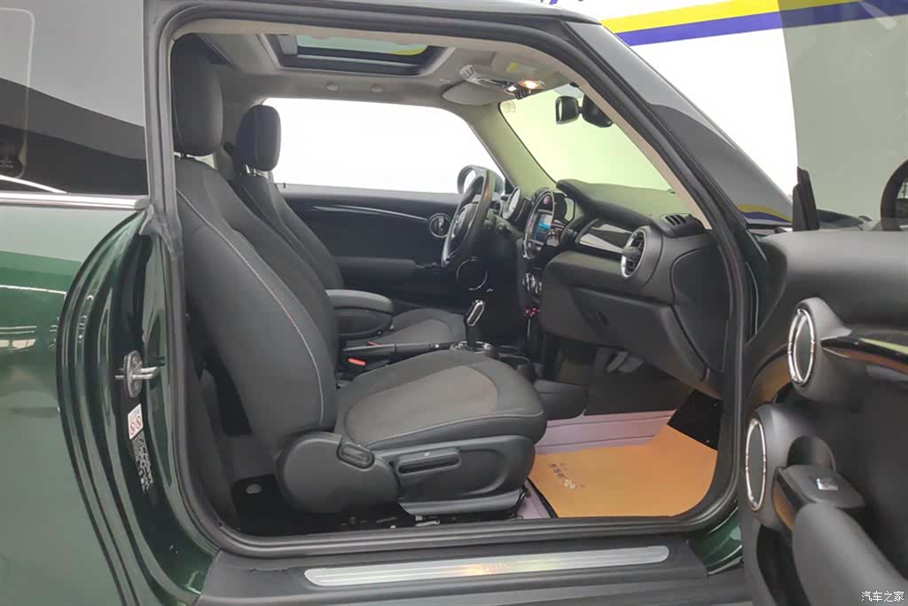 Mini ONE, 2019 8