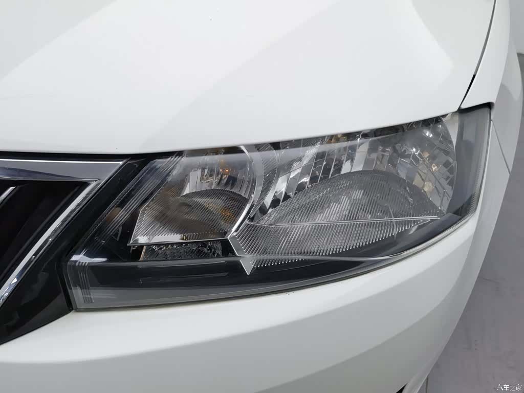 Skoda Rapid, 2014 7