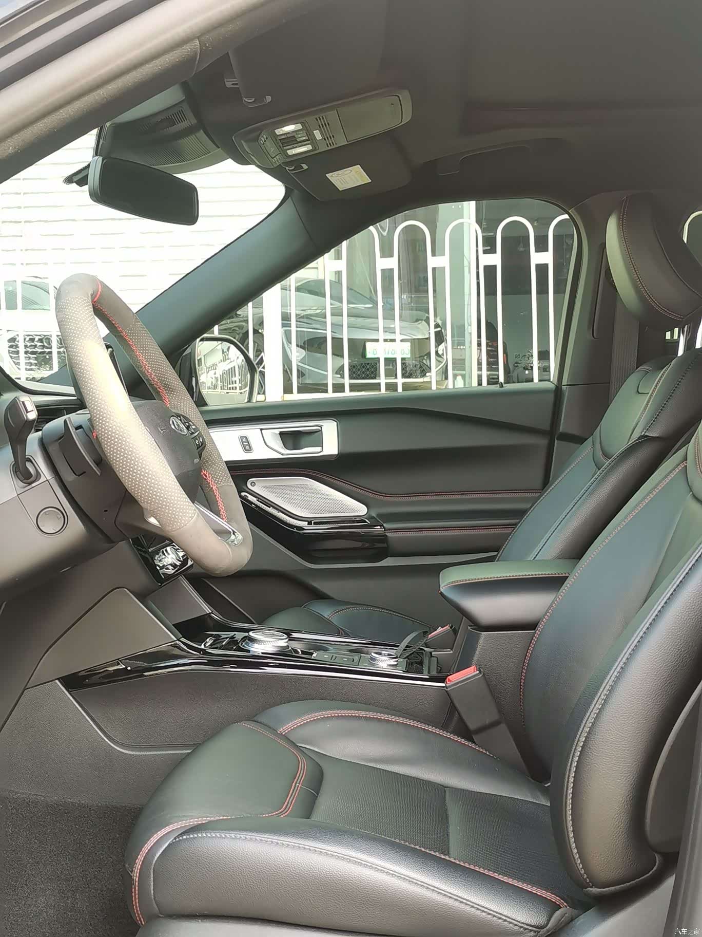 Ford Explorer, 2022 9