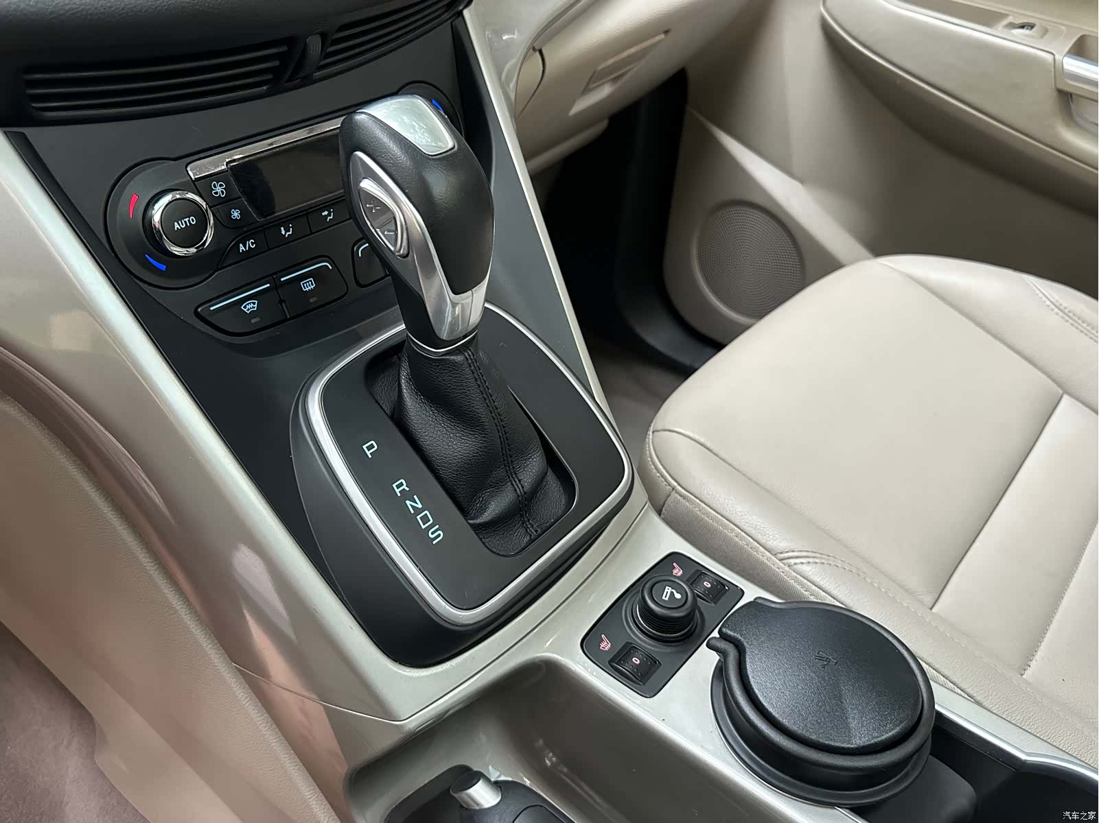 Ford Kuga, 2014 11