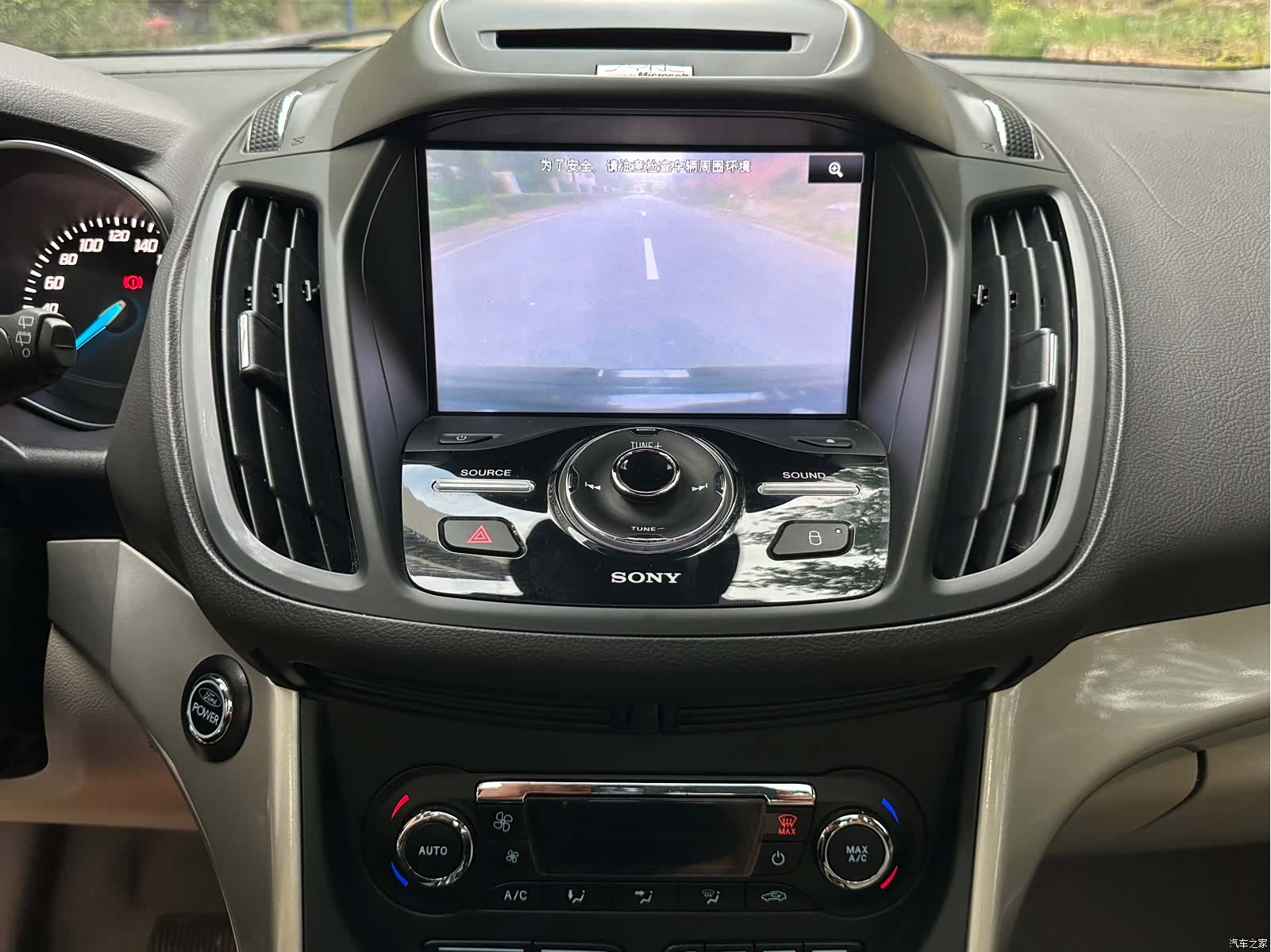 Ford Kuga, 2014 12
