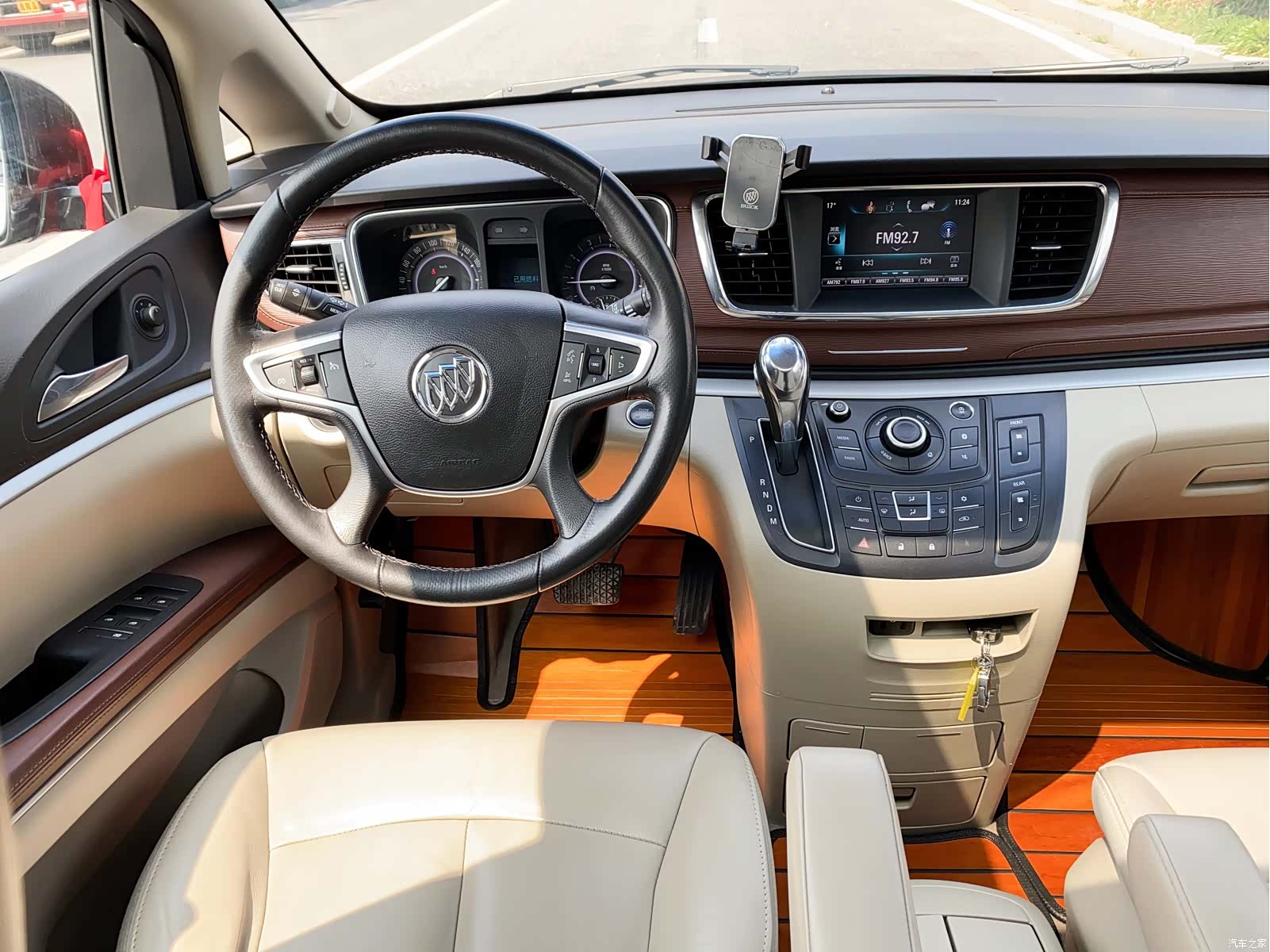Buick GL8, 2019 19