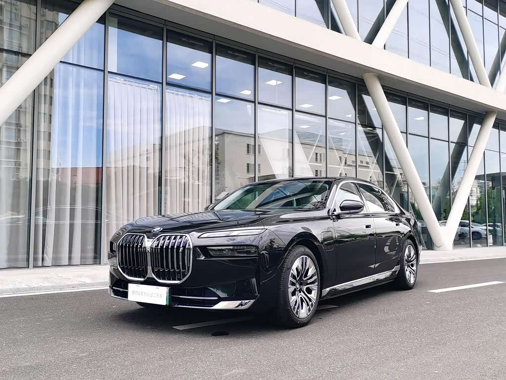 BMW i7