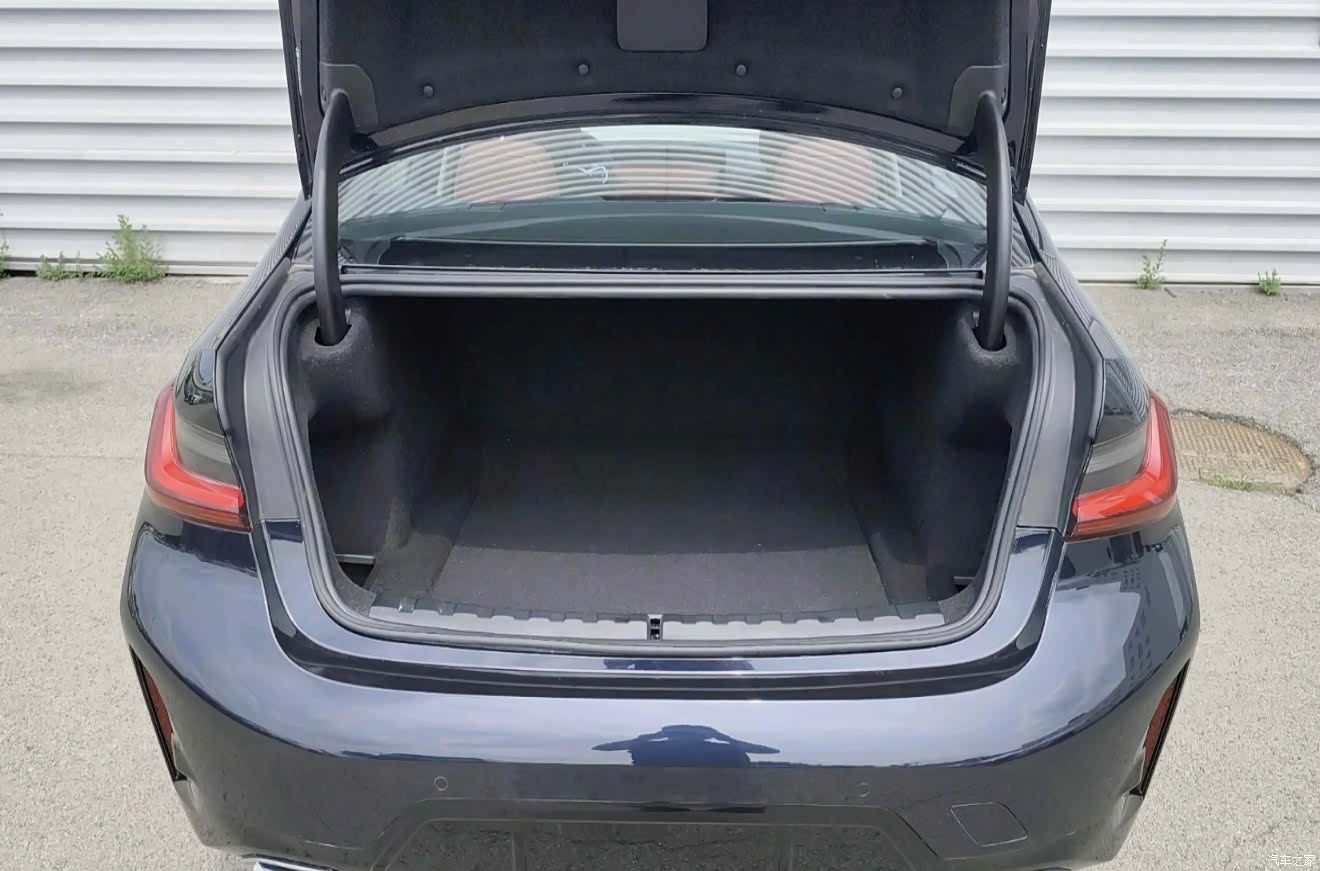 BMW 3 Series, 2025 14