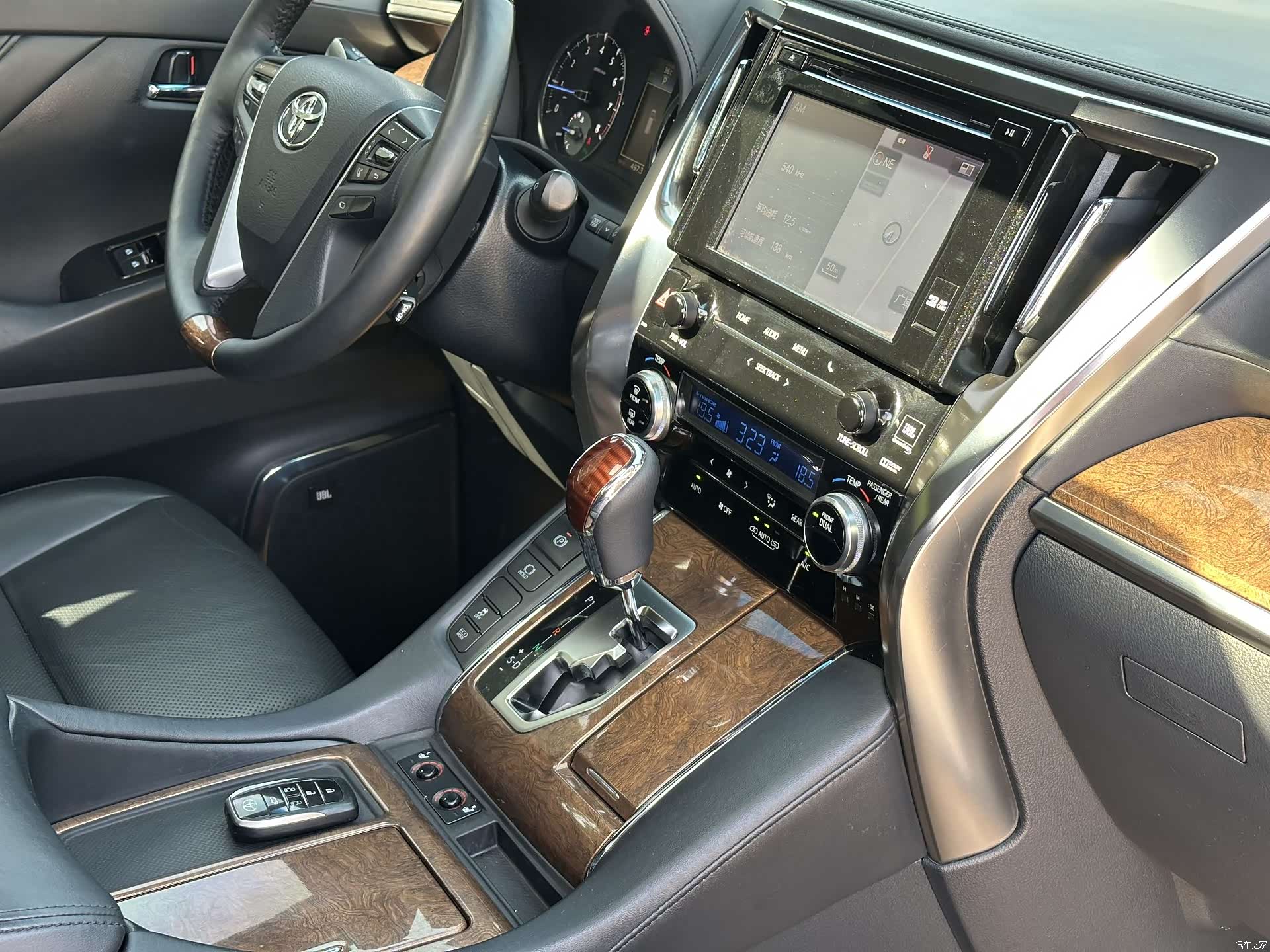 Toyota Alphard, 2017 19