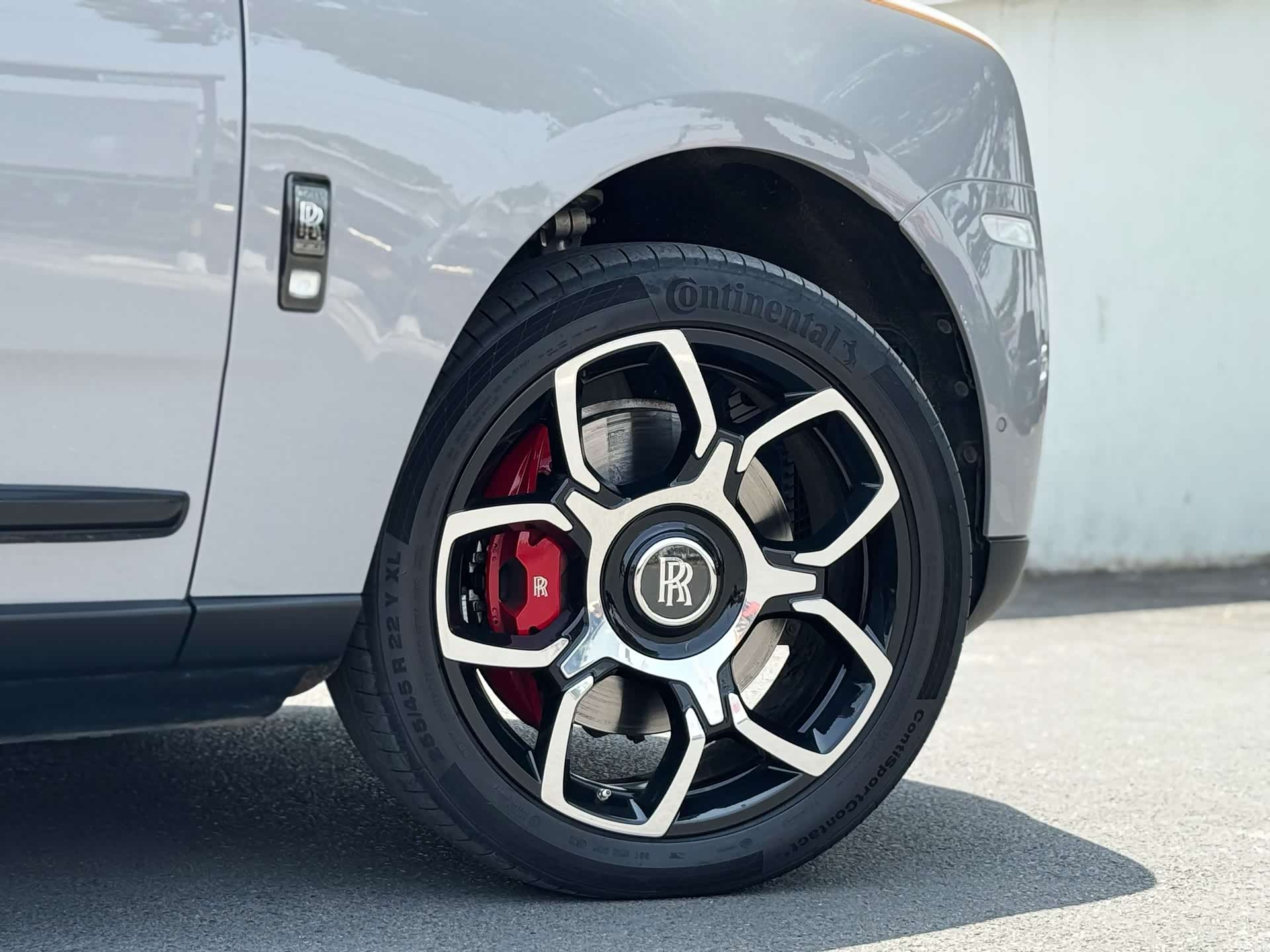 Rolls-Royce Cullinan, 2023 4