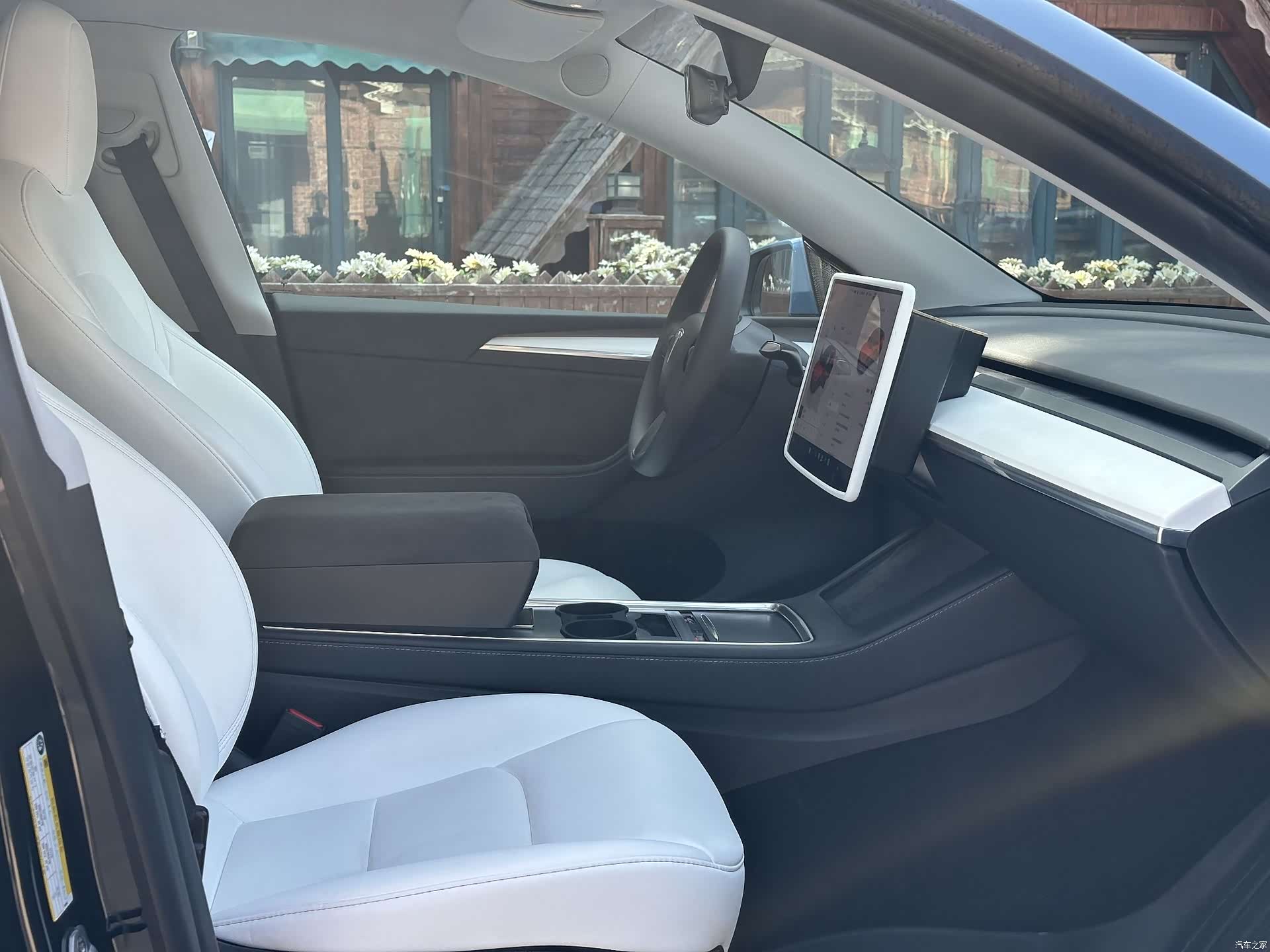 Tesla Model Y, 2023 18