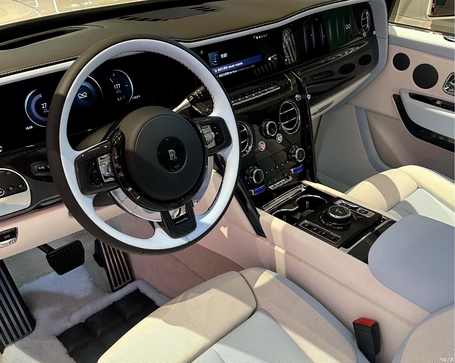 Rolls-Royce Cullinan, 1900 9