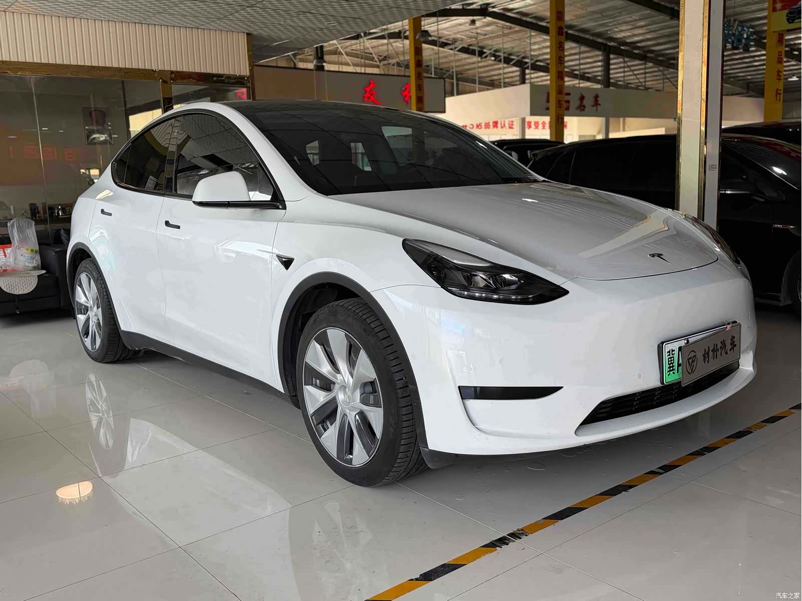 Tesla Model Y, 2023 3