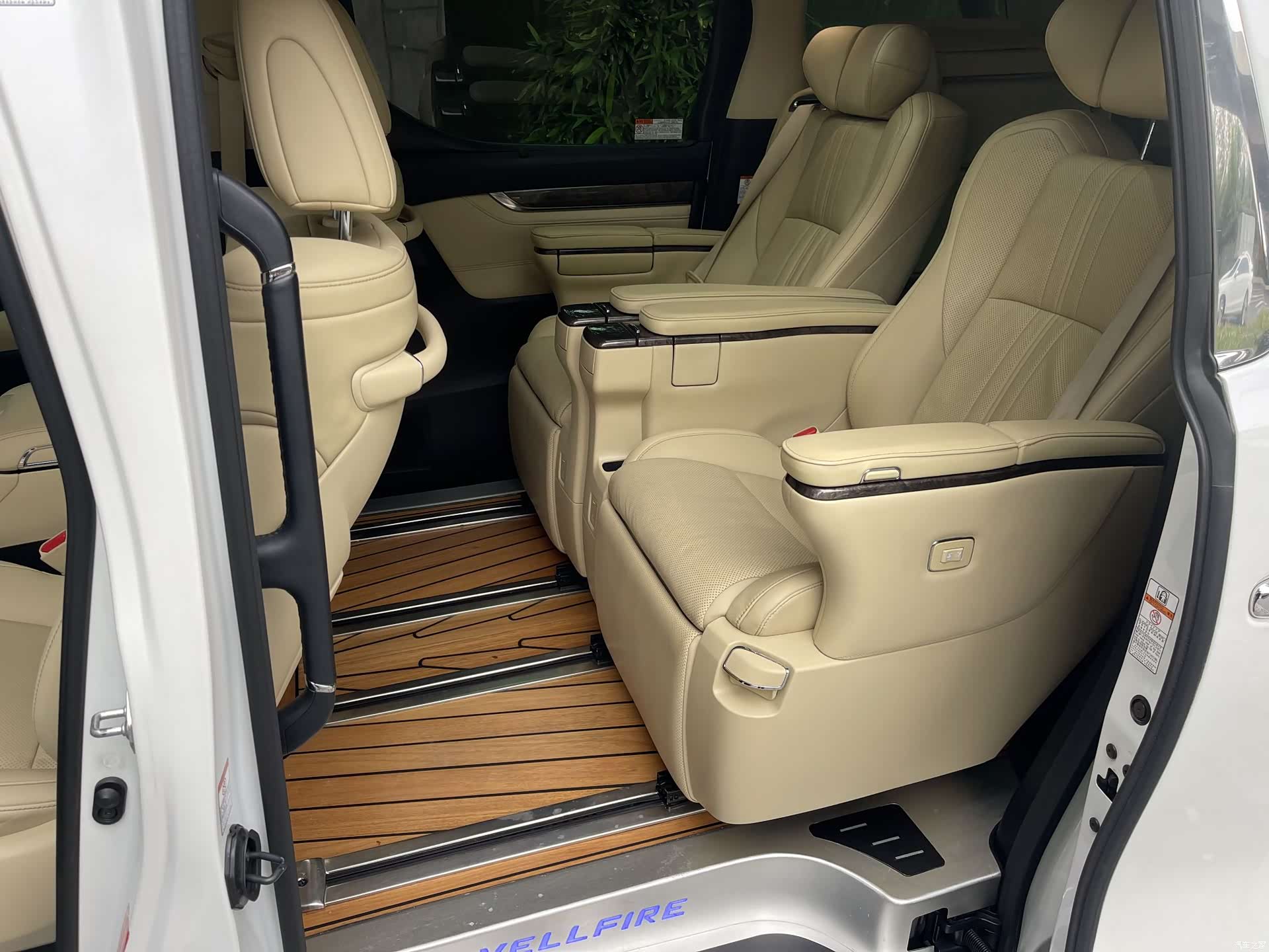 Toyota Vellfire, 2022 4
