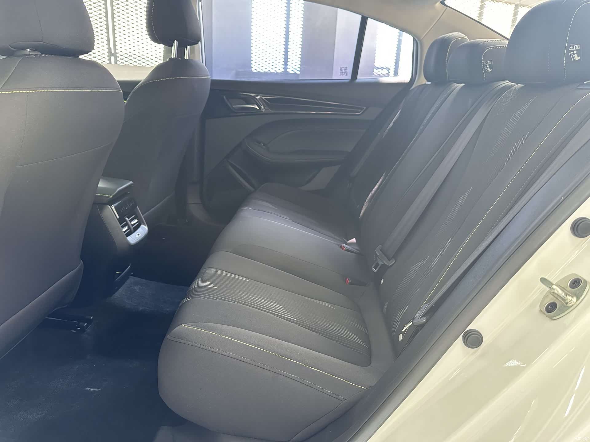 Roewe i5, 2022 8