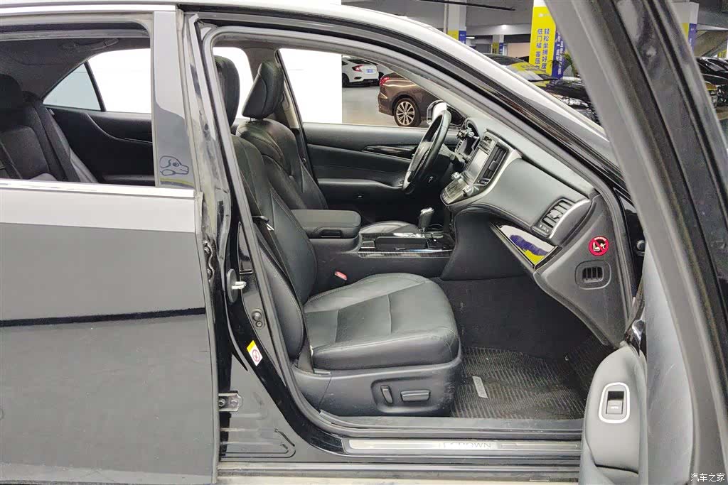 Toyota Crown, 2016 8