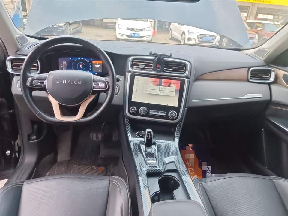 Lynk & Co 01