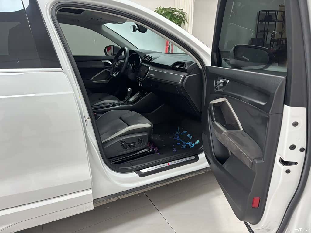 Audi Q3, 2023 6