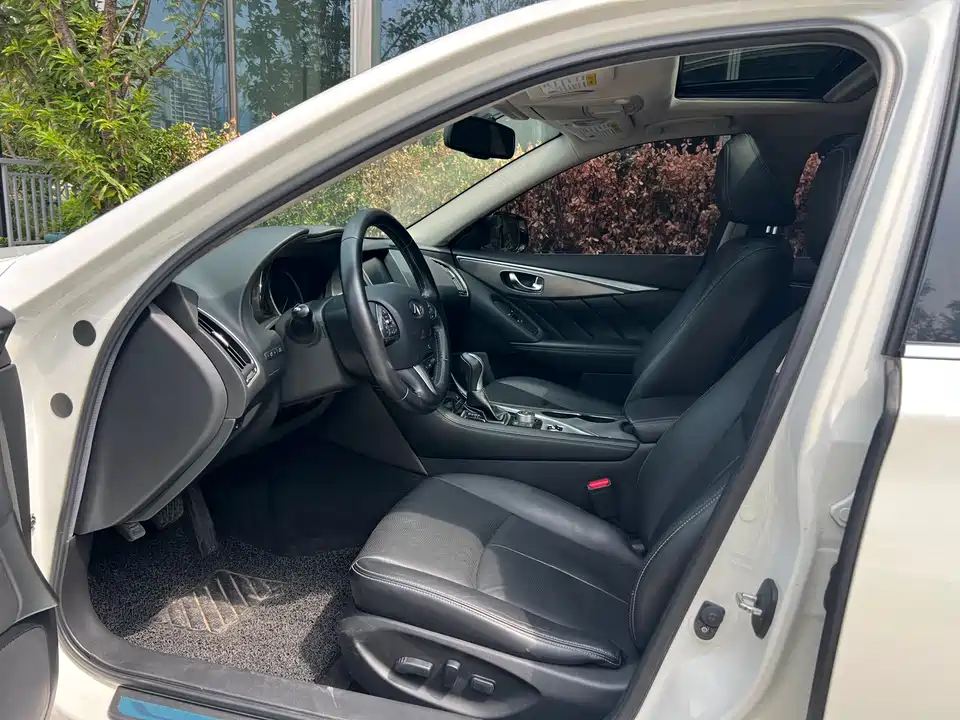 Infiniti Q50L