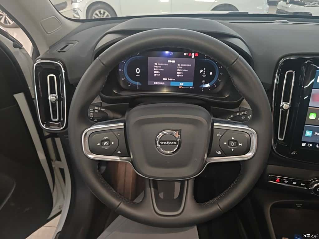 Volvo XC40, 2025 11